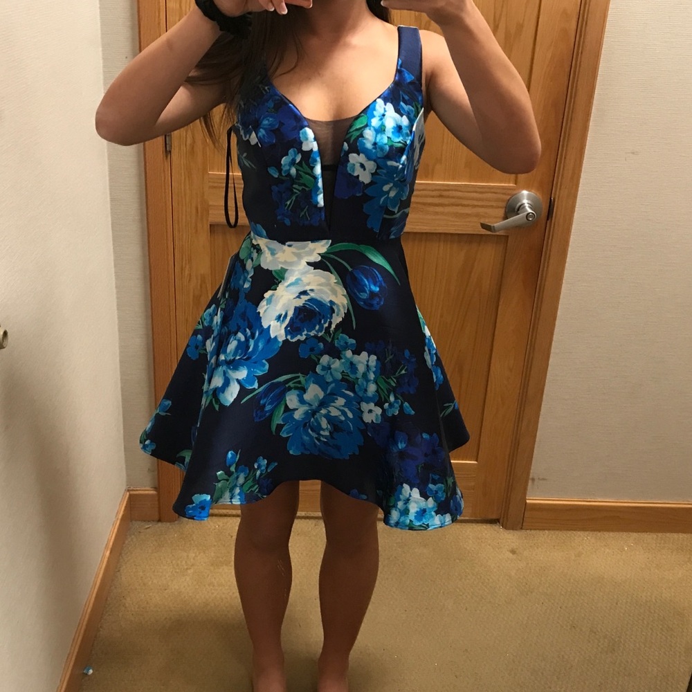 Short blue dress.